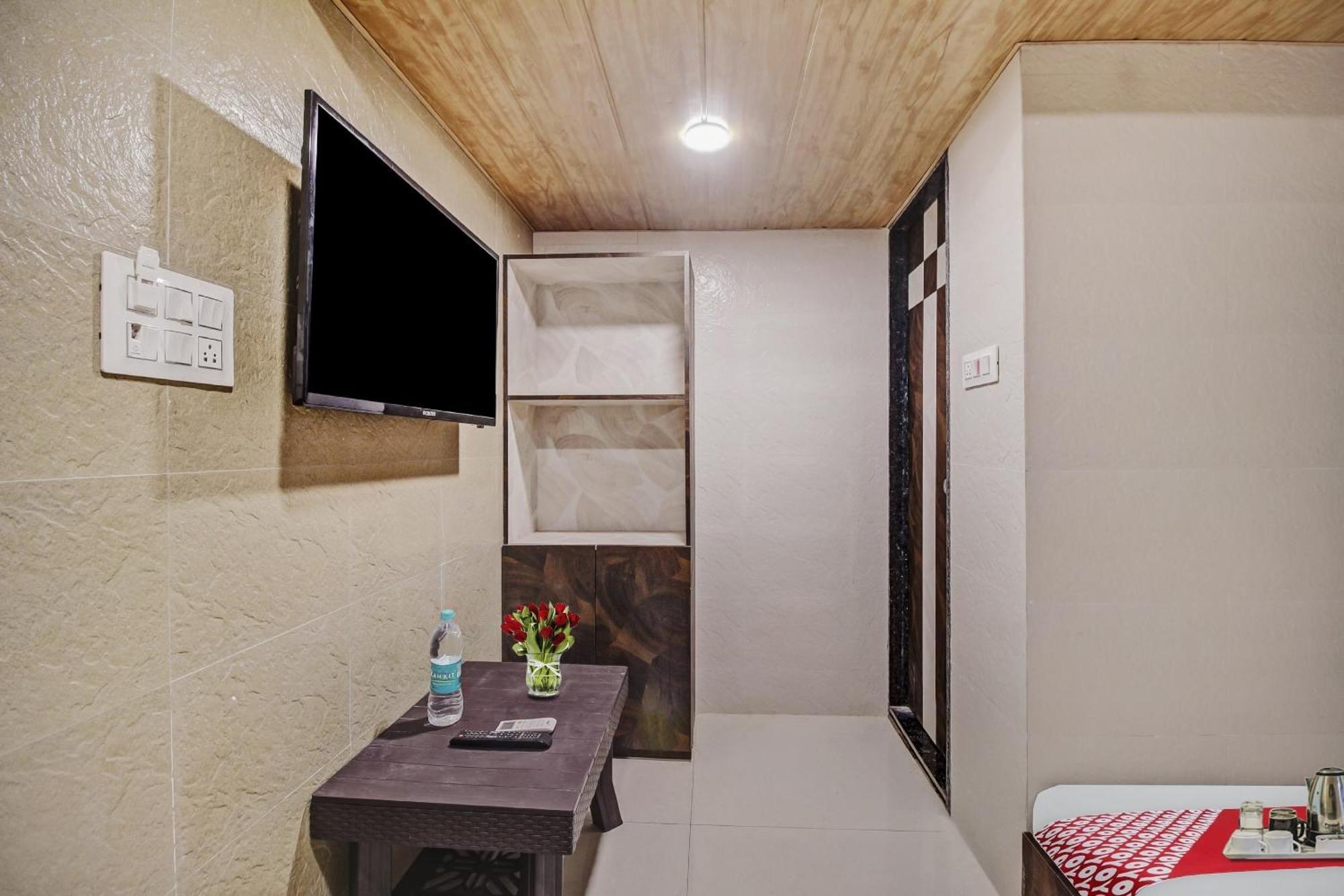 Hotel Ambedkar Kalyan Exterior photo