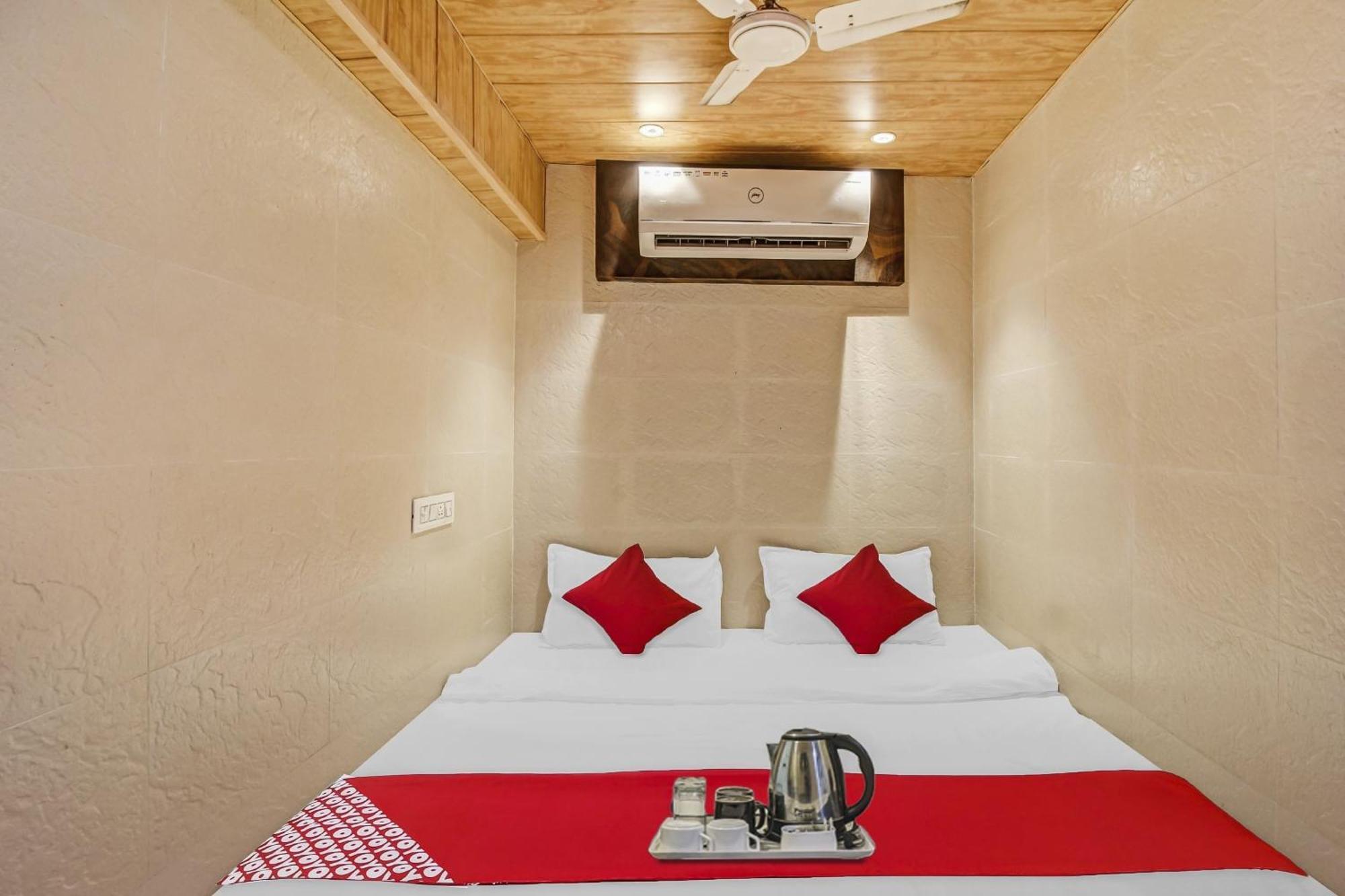 Hotel Ambedkar Kalyan Exterior photo