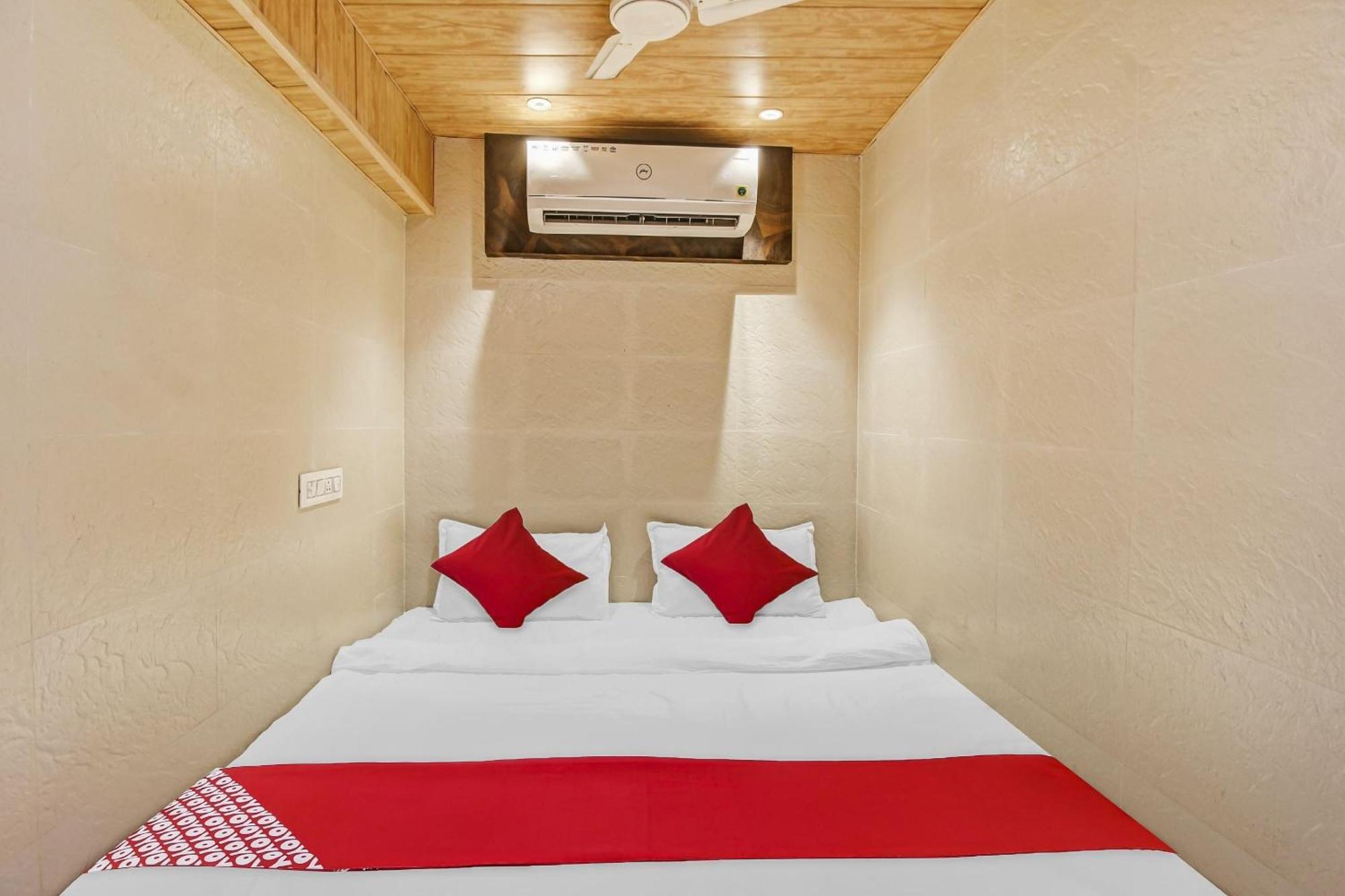 Hotel Ambedkar Kalyan Exterior photo